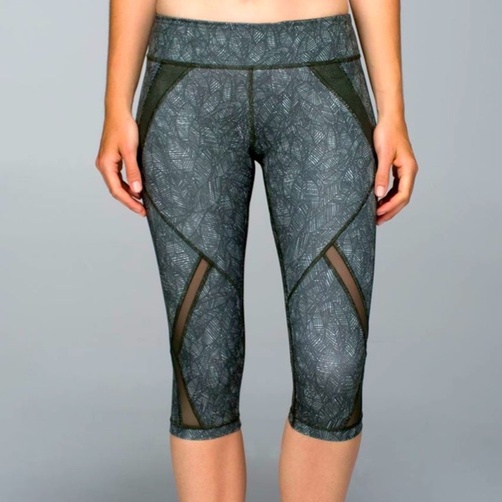 ✨🍋like new Lululemon Cool to Street Crop | Gator Green | Size 4